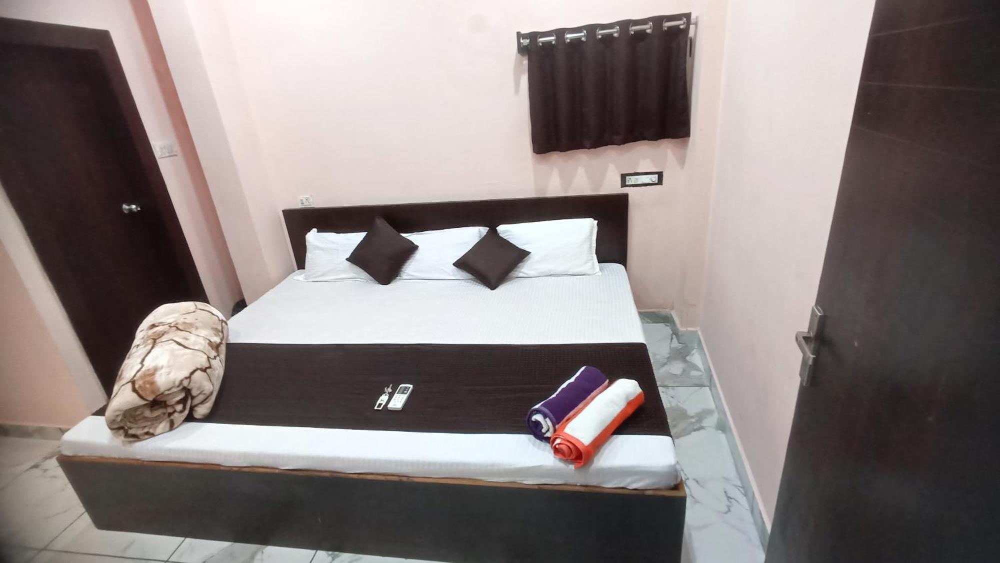 Shree Krishna Palace 3*