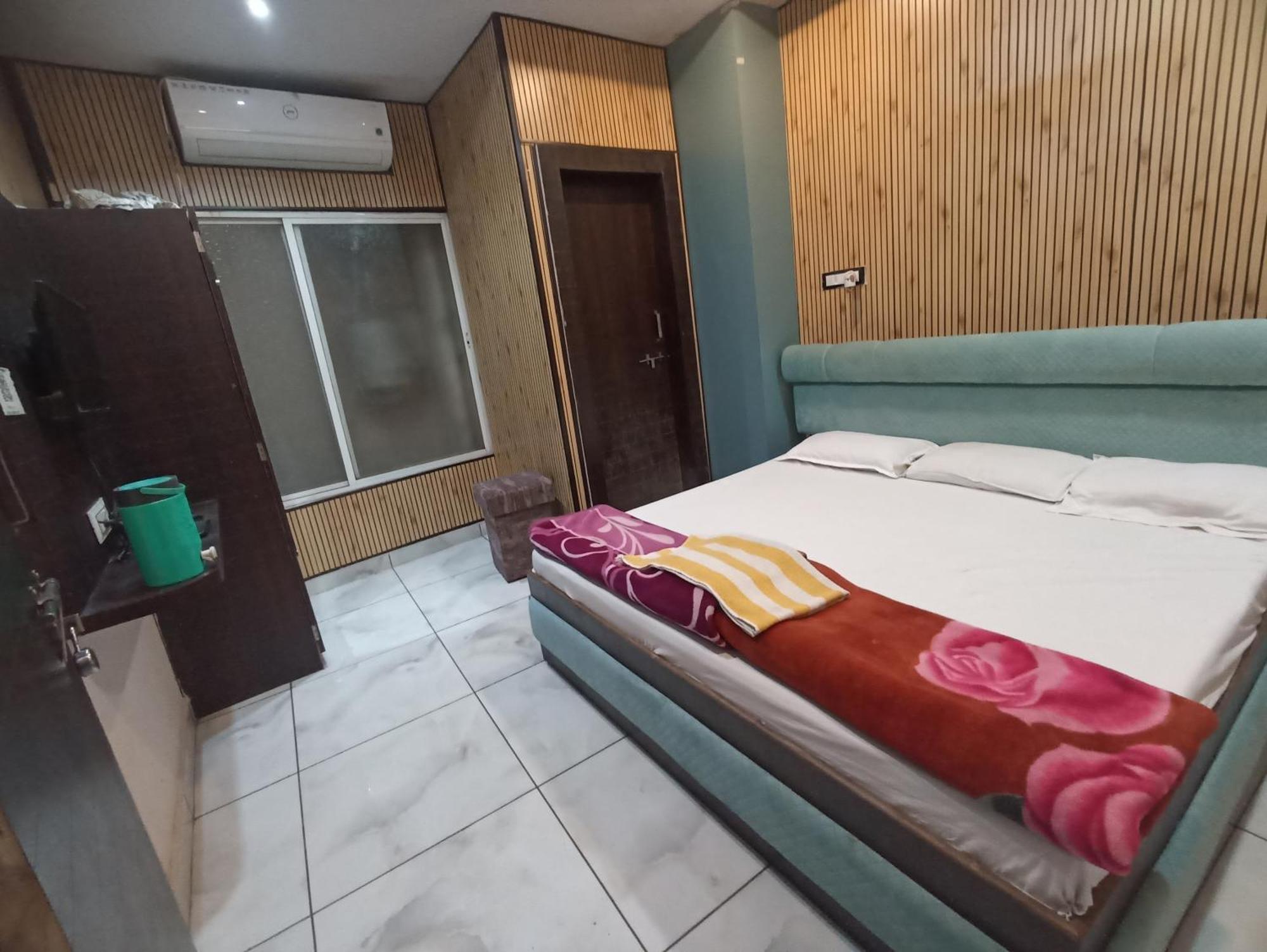 Shree Krishna Palace 3*